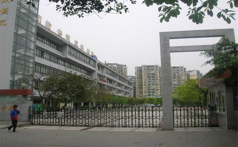 成都玉林中學(xué)的高中住宿怎么樣？