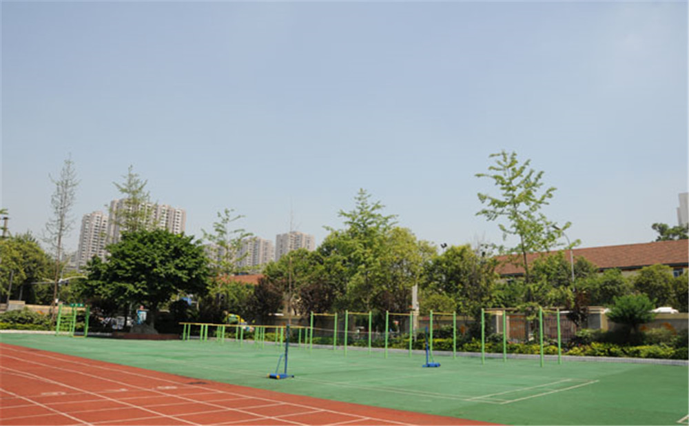 成都鐵路中學(xué)的學(xué)費是多少？