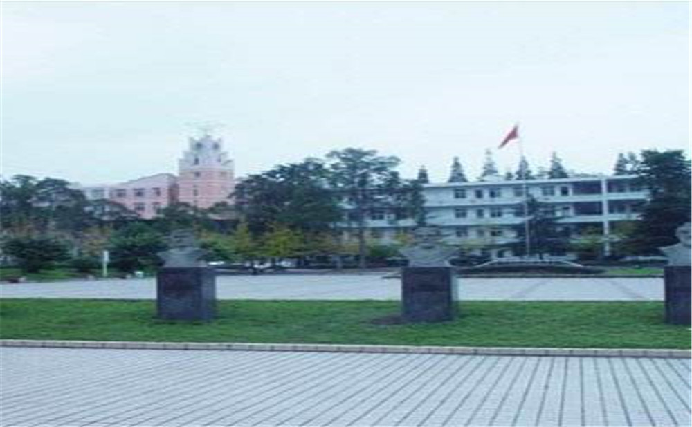郫縣二中高中宿舍怎么樣？