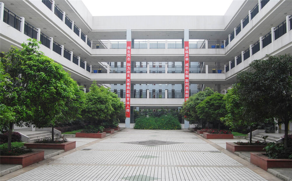 香城中學(xué)的學(xué)費(fèi)是多少錢？