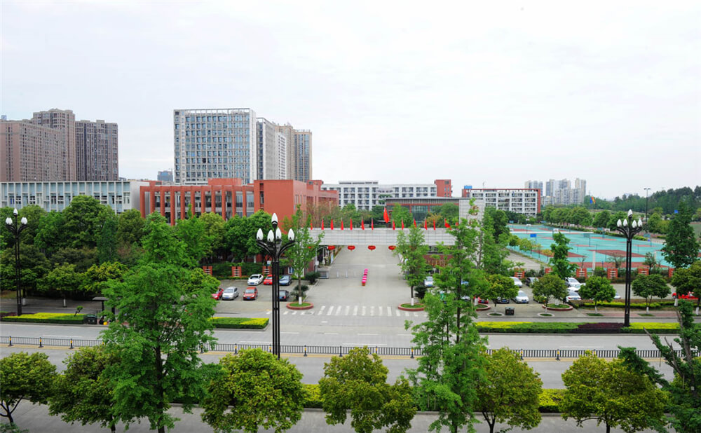 香城中學的高中住宿怎么樣？