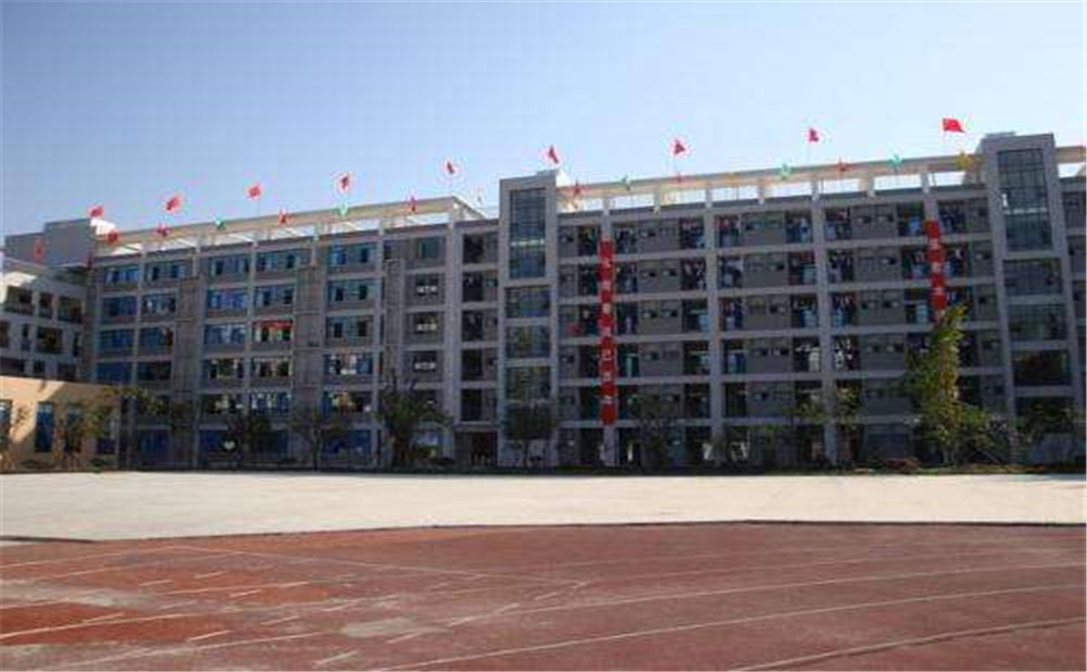 成都十二中（四川大學(xué)附屬中學(xué)）的錄取分?jǐn)?shù)是多少？