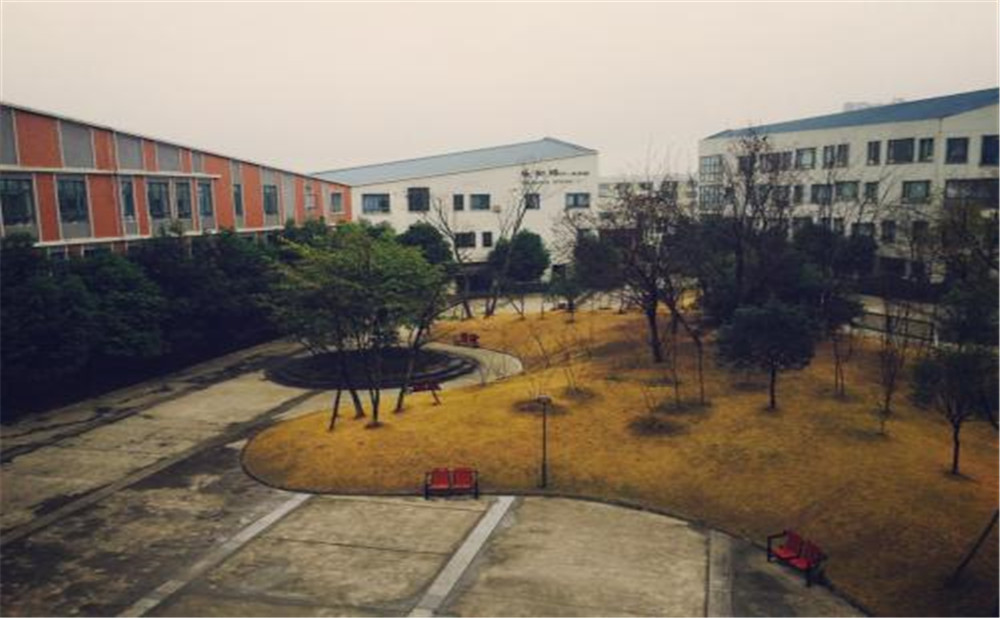 成都實(shí)驗(yàn)外國(guó)語(yǔ)學(xué)校（西區(qū)）的宿舍怎么樣？