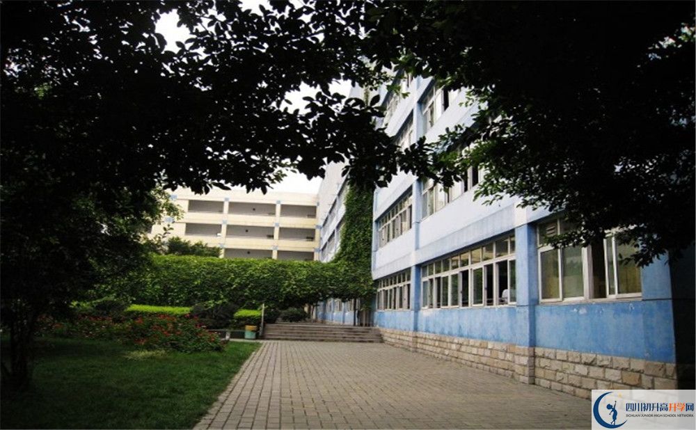 四川師范大學(xué)實驗外國語學(xué)校高中本部的錄取分?jǐn)?shù)是多少？
