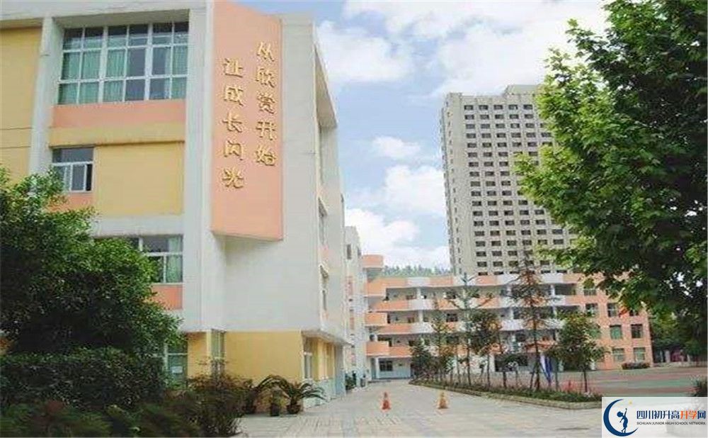 成都成飛中學高中本部的錄取分數(shù)是多少？