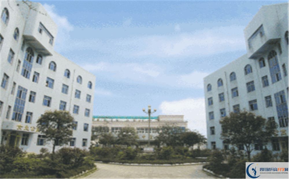 2020彭州中學(xué)初升高的學(xué)費是多少？
