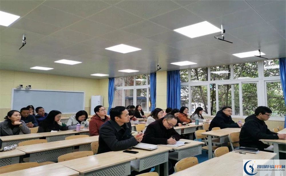 四川師范大學(xué)附屬中學(xué)是怎么樣的學(xué)校？