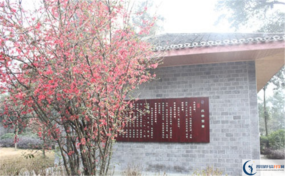 彭州中學(xué)是怎么樣的學(xué)校？
