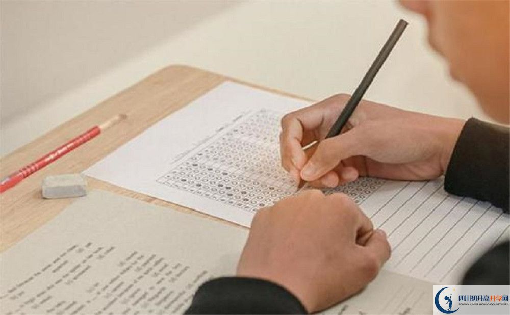 成都石室外國語學(xué)校是怎么樣的學(xué)校？