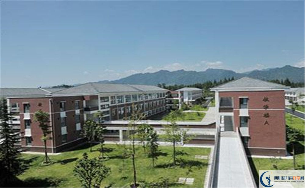 青城山高級中學(xué)是怎么樣的學(xué)校？
