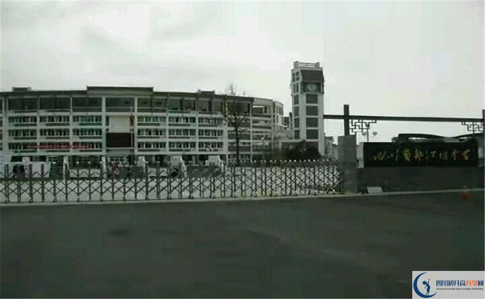 都江堰中學的2020分數(shù)線是多少？