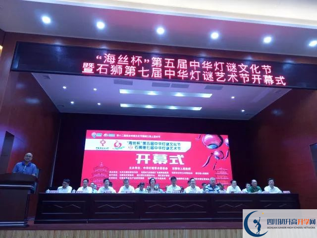 新津中學(xué)的學(xué)費(fèi)收費(fèi)標(biāo)準(zhǔn)是什么？