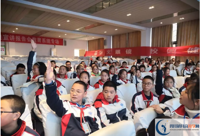 大邑中學學費的收費標準是多少？