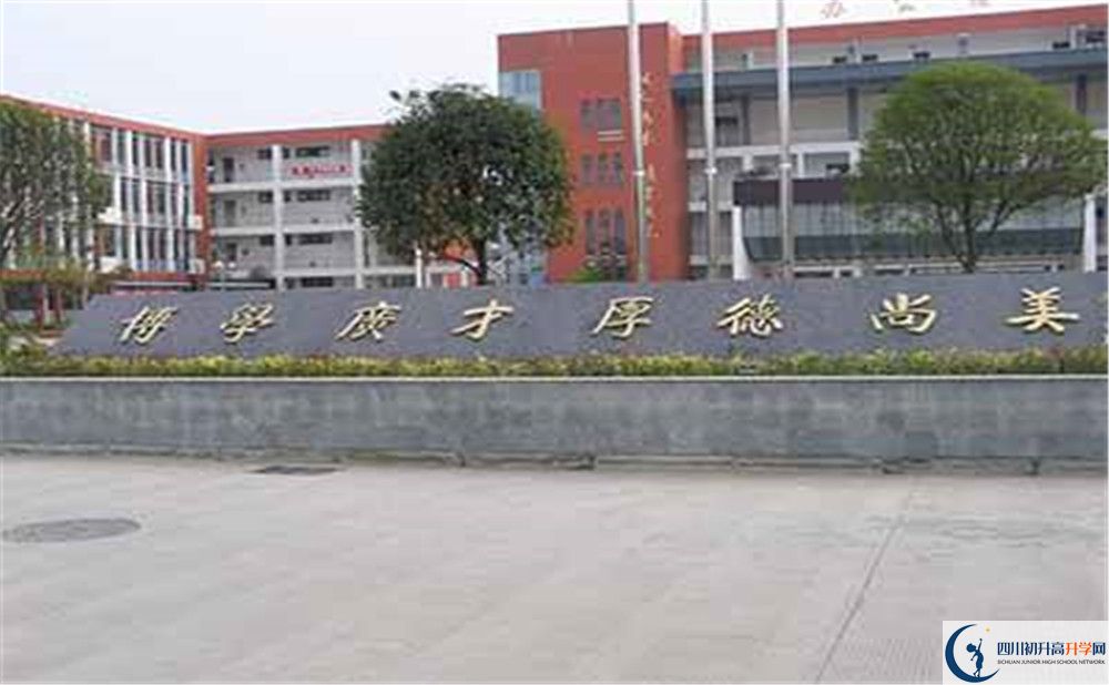 金堂中學(xué)的學(xué)費(fèi)大概是多少？
