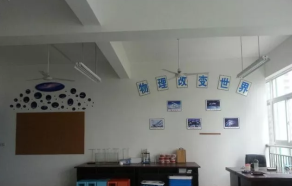 中考成都市泡桐樹中學(xué)的招生分?jǐn)?shù)線是多少？
