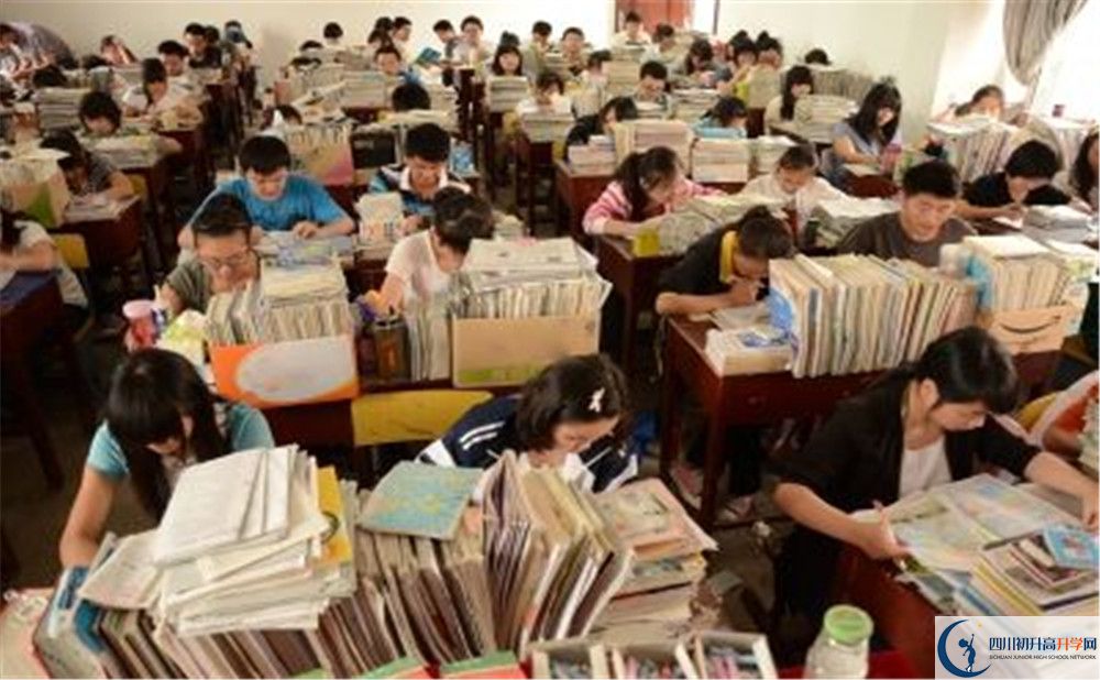 成都列五中學(xué)的招生分?jǐn)?shù)線是多少？