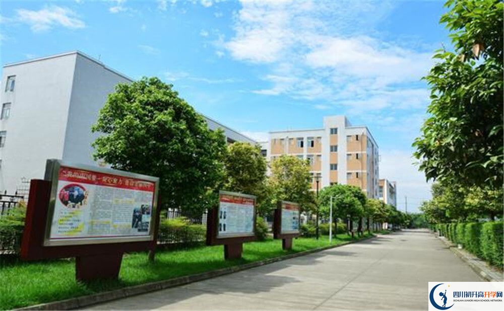 郫縣四中的老師好不好？