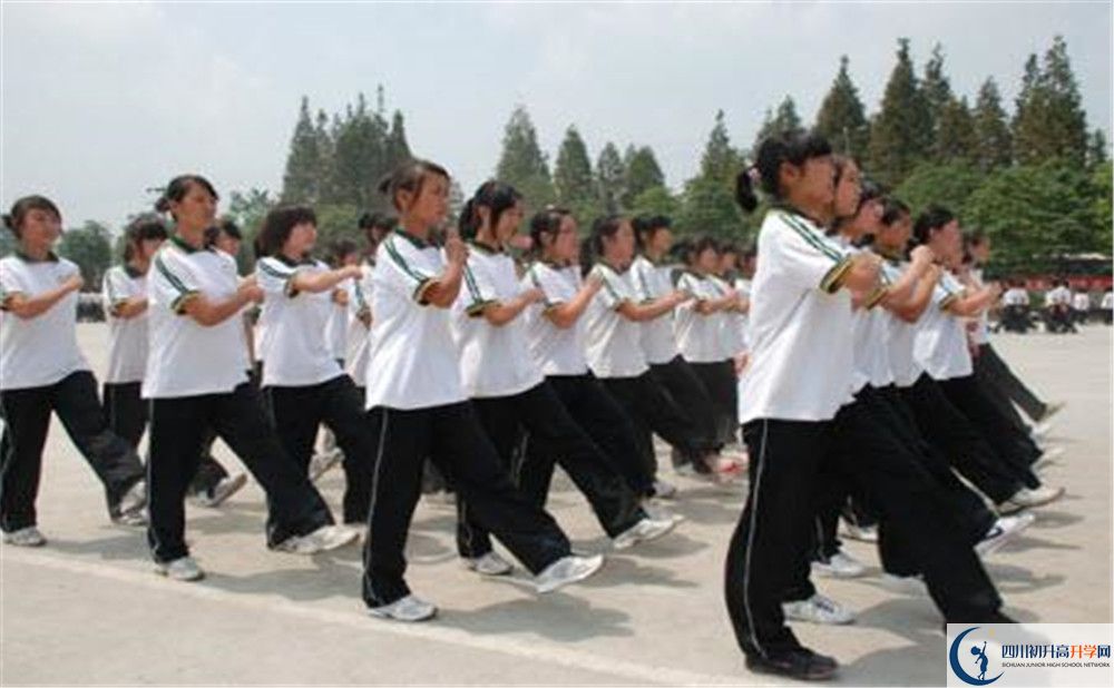 彭州一中一年的學(xué)費是多少？