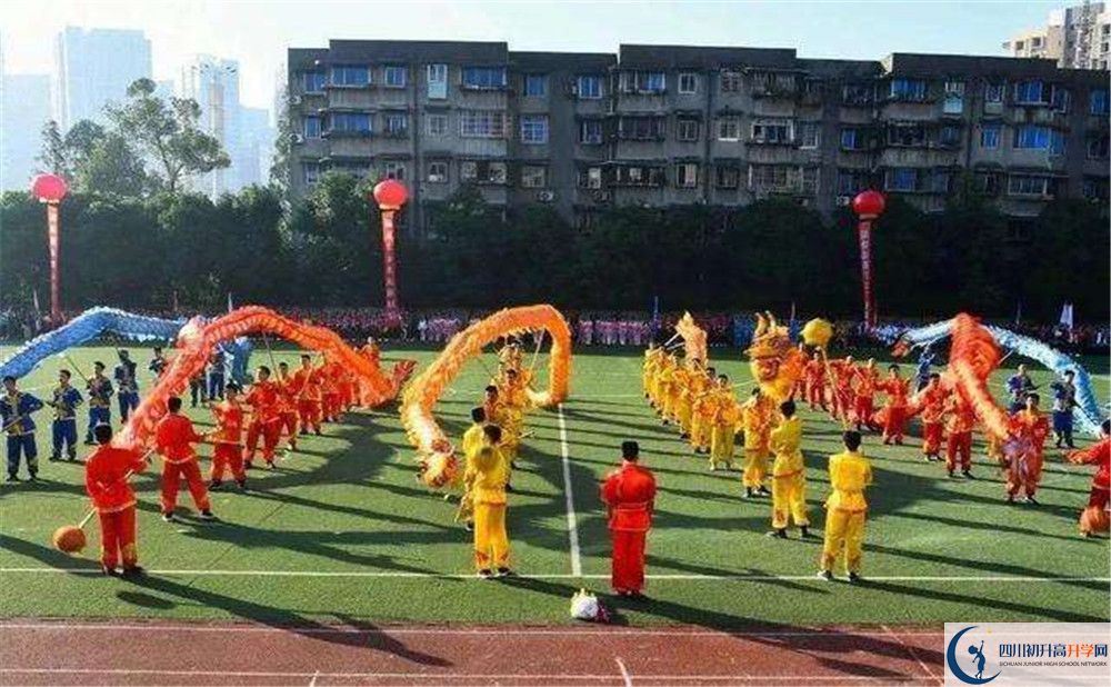 成都七中八一學(xué)校一學(xué)期的學(xué)費是多少？