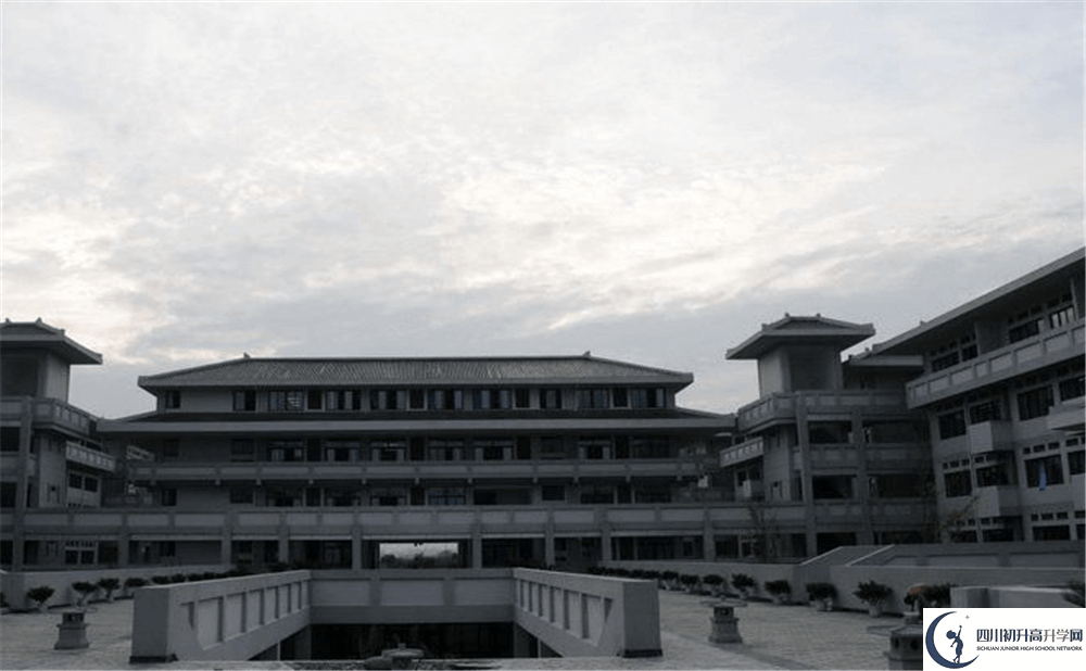 成都石室中學(xué)北湖校區(qū)的高中住宿好不好？