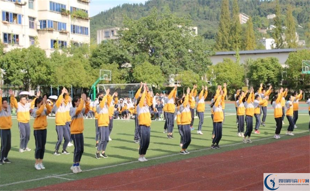 洛帶中學(xué)一年的學(xué)費是多少？
