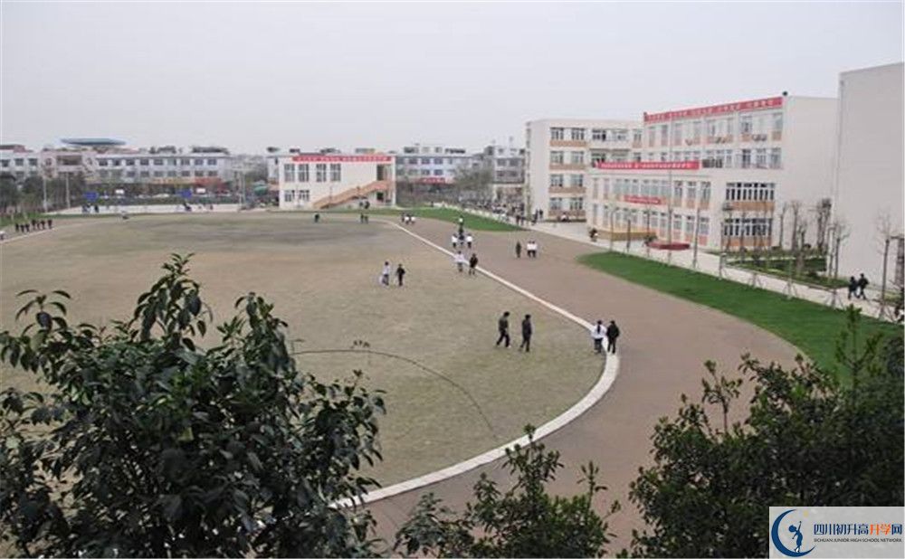 蜀城中學的高中住宿好不好？