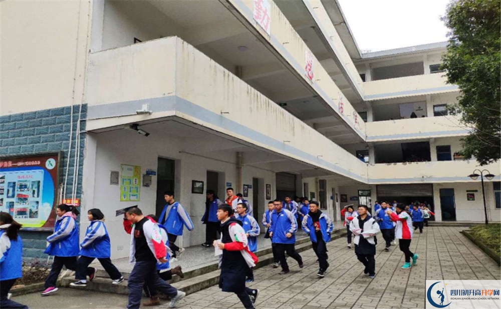 樹德懷遠中學(xué)的高中住宿好不好？