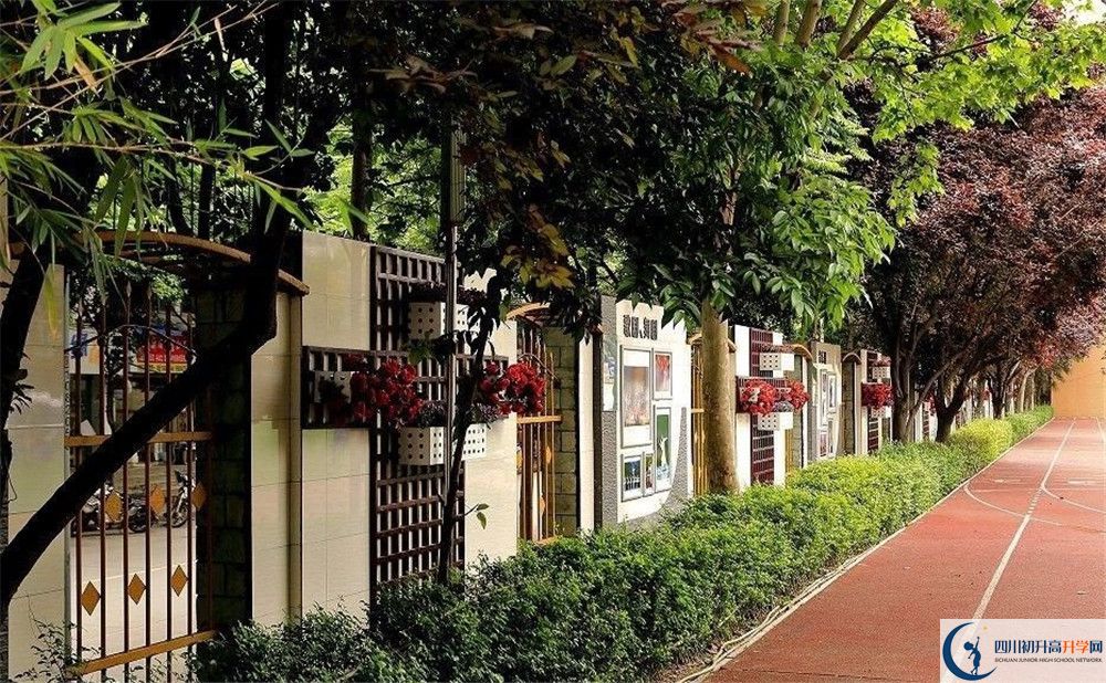 成都大學(xué)附屬中學(xué)一期的學(xué)費(fèi)是多少？
