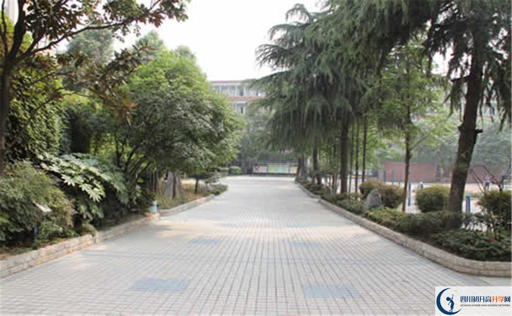 成都列五中學(xué)一期的學(xué)費(fèi)是多少？