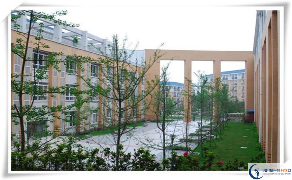 八一聚源高級中學(xué)一學(xué)期的學(xué)費是多少錢？