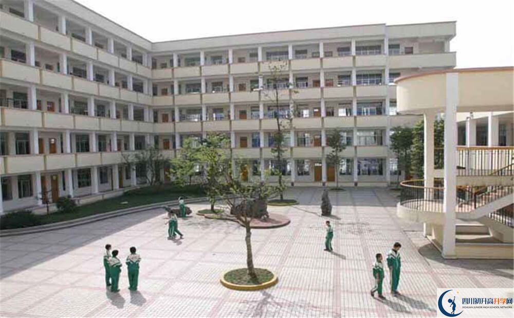 都江堰外國語實(shí)驗(yàn)學(xué)校的高中住宿好不好？