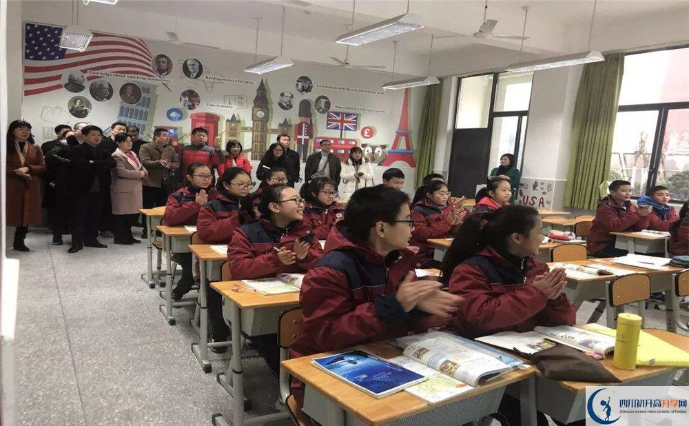北京第二外國語學(xué)院成都附屬中學(xué)的學(xué)費(fèi)一期是多少？