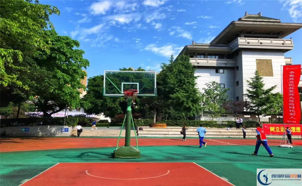 考成都石室中學(xué)的分?jǐn)?shù)線是多少？