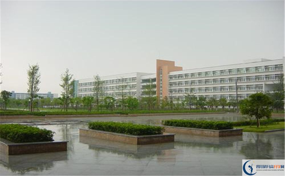 考西南交通大學(xué)附屬中學(xué)的分?jǐn)?shù)線是多少？