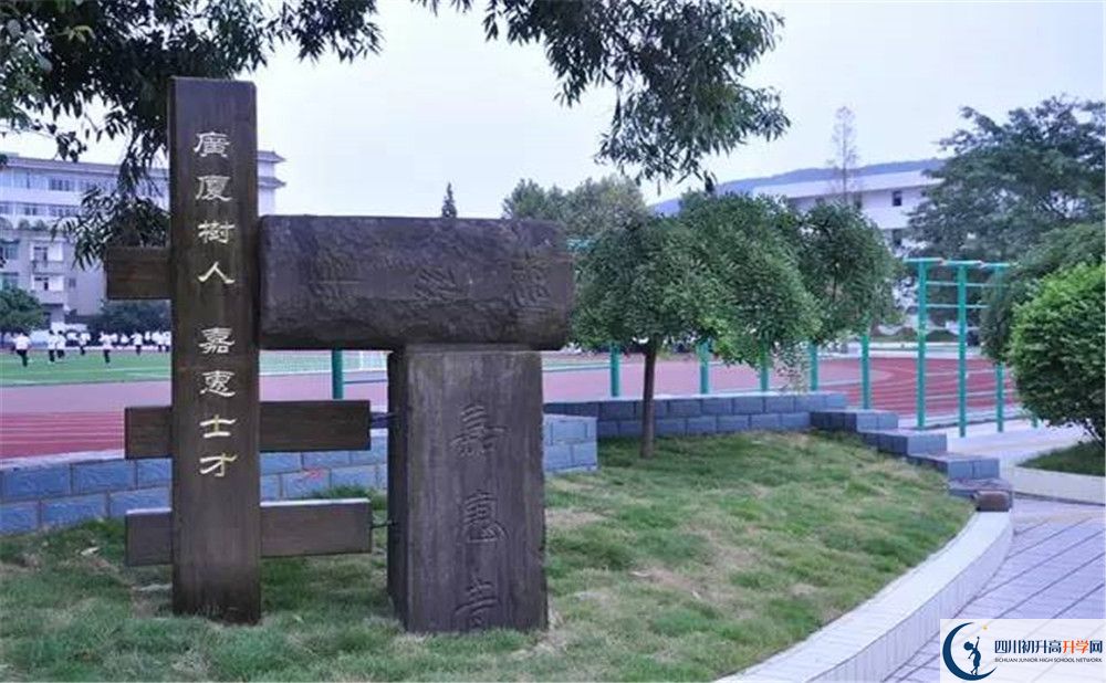 考成都市太平中學(xué)的分?jǐn)?shù)線是多少？