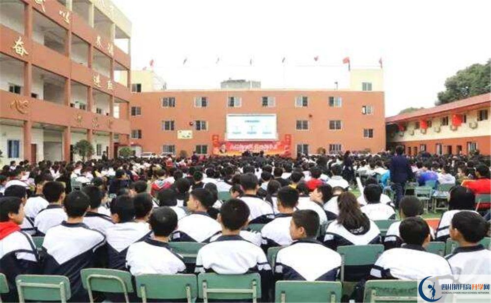 考成都文武學(xué)校的分?jǐn)?shù)線是多少？