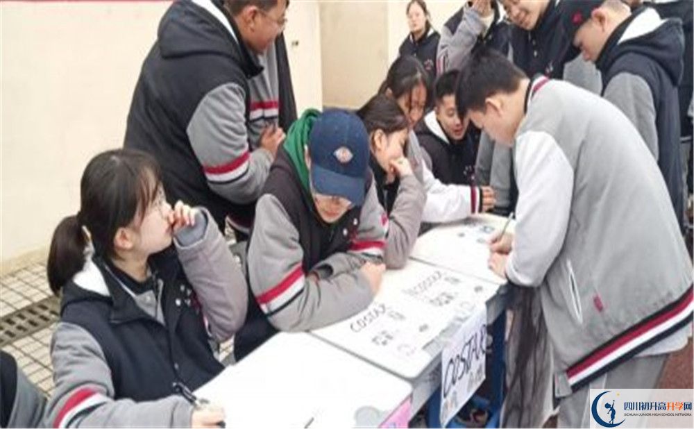 北大附中成都新津?yàn)槊鲗W(xué)校的學(xué)費(fèi)一期是多少？