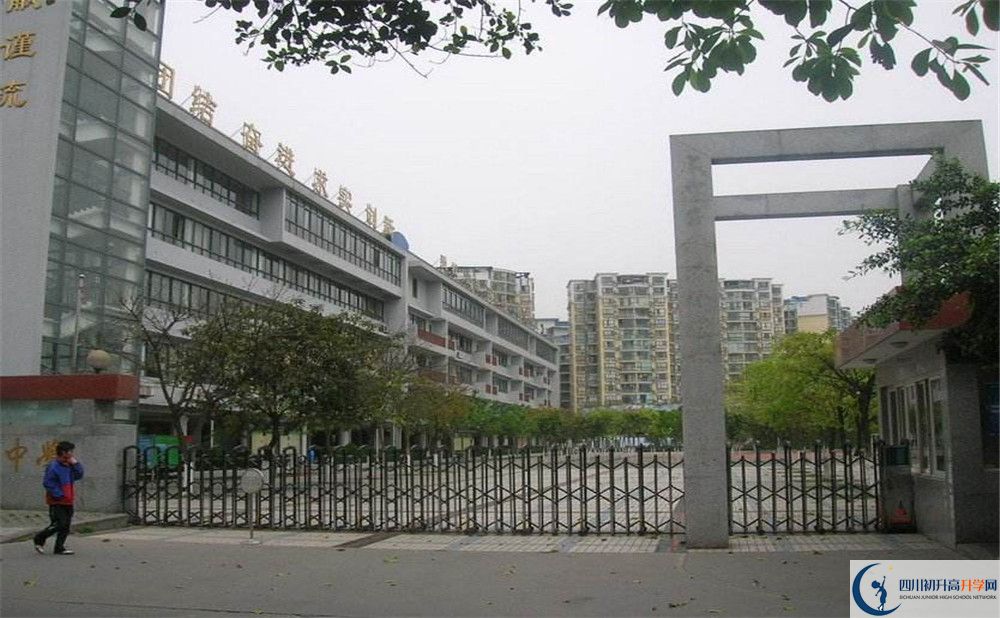成都玉林中學(xué)高中歷年來的分?jǐn)?shù)線是多少？