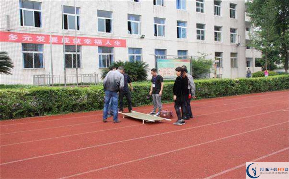 近幾年洛帶中學(xué)高中錄取的分?jǐn)?shù)線是多少？