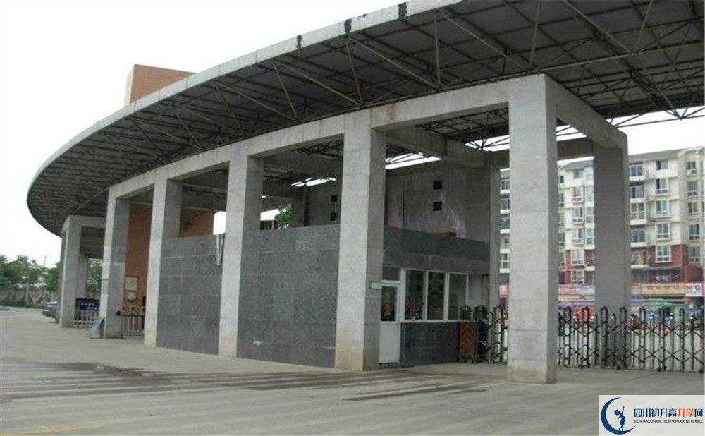 近幾年成都市龍泉中學(xué)高中錄取的分?jǐn)?shù)線是多少？