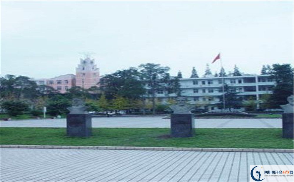 郫縣二中2020年清華北大人數(shù)是多少？					