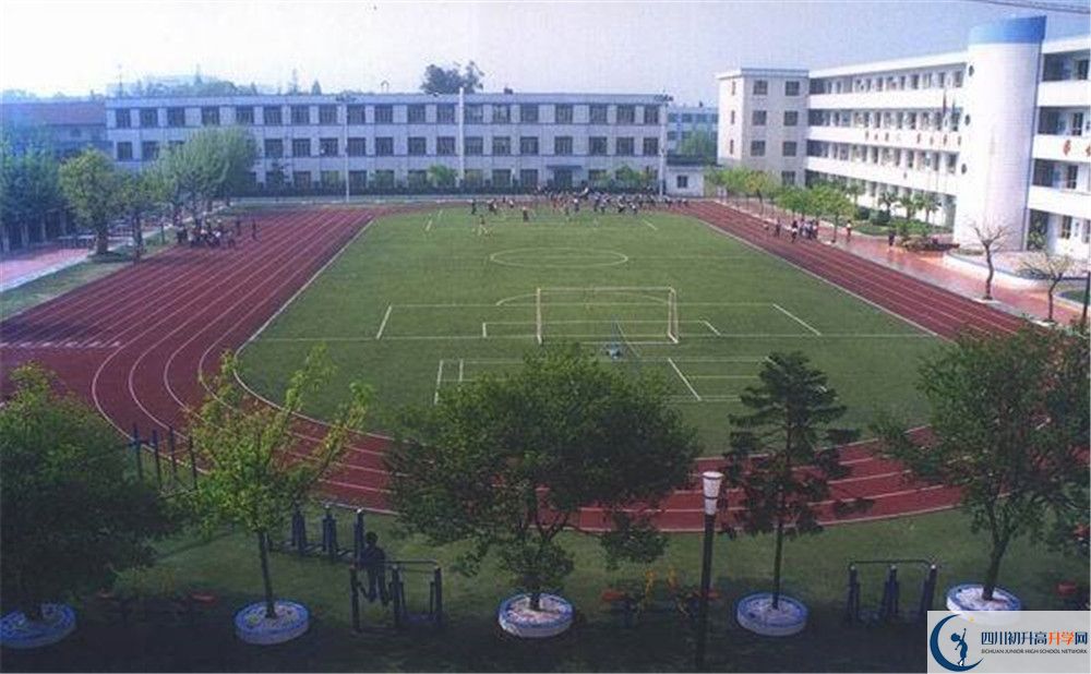 成都成飛中學(xué)住宿費(fèi)用是多少錢？