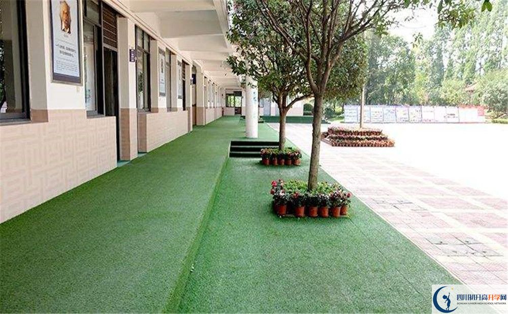 都江堰玉壘學(xué)校住宿費用是多少？