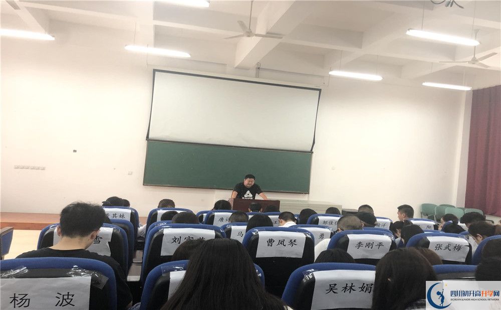 四川師大附屬第三實(shí)驗(yàn)中學(xué)初升高向外地招生嗎？