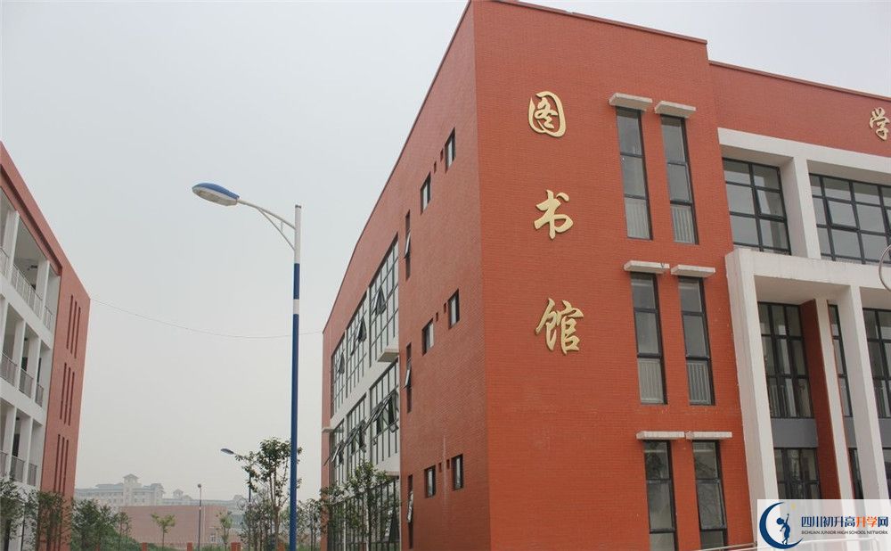 金堂中學高一多久放一次假？