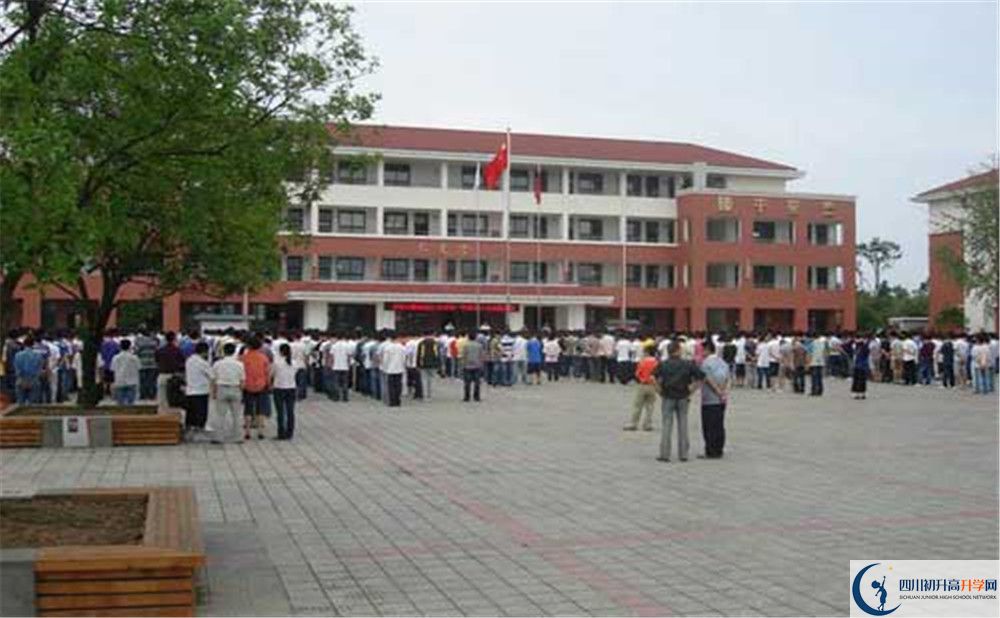 邛崍一中高一多久放一次假呢？