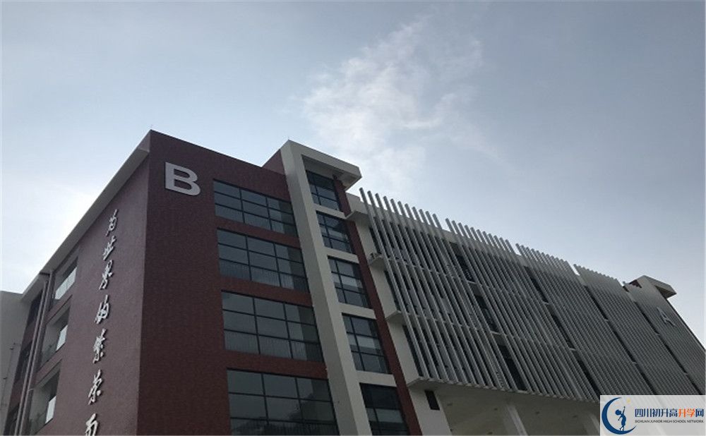 北京第二外國語學(xué)院成都附屬中學(xué)2020年外地生學(xué)費是多少？
