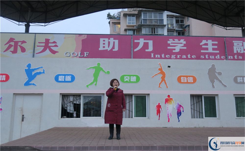 成都南開(kāi)為明學(xué)校2020年外地生學(xué)費(fèi)是多少？