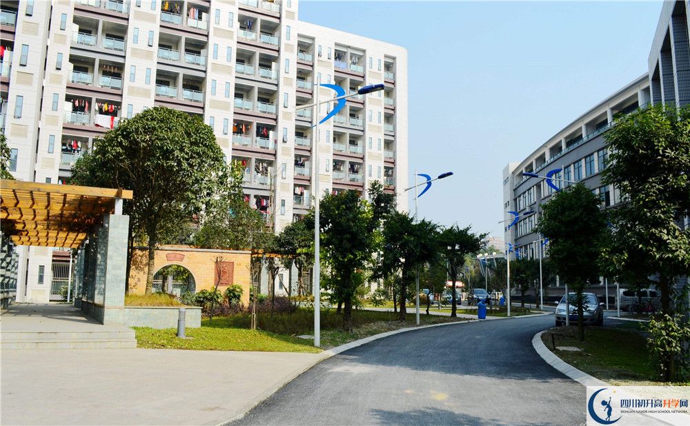 大彎中學(xué)高中部地址在哪？