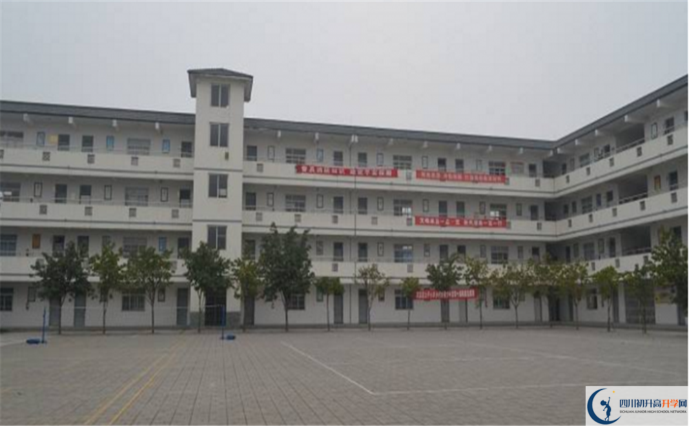 成都市太平中學(xué)的高中住宿怎么樣？